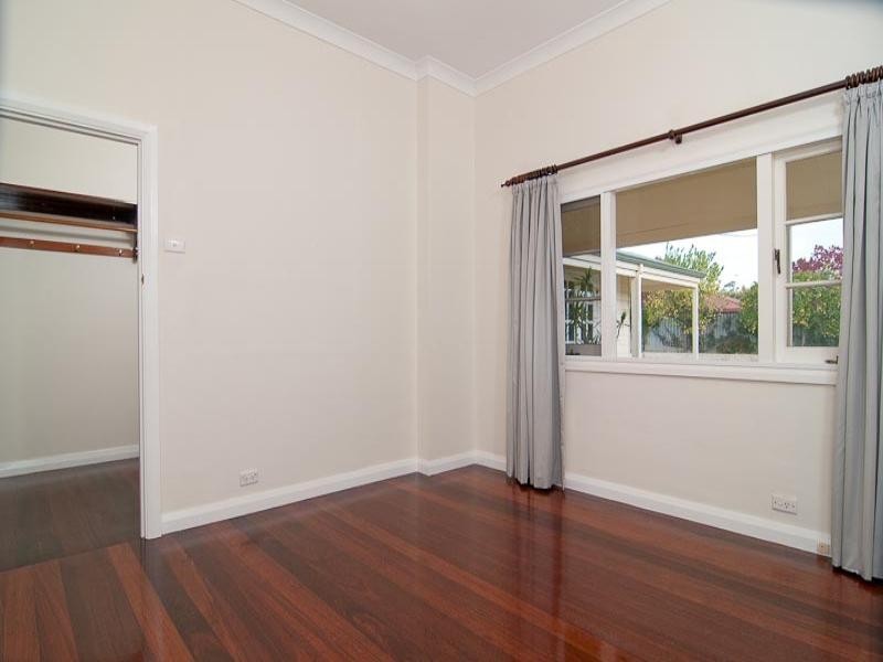 389 Morrison Road, Swan View WA 6056
