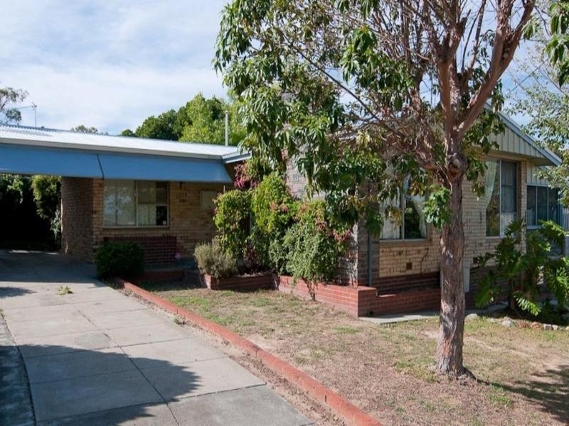 14 Russell Road, Greenmount WA 6056