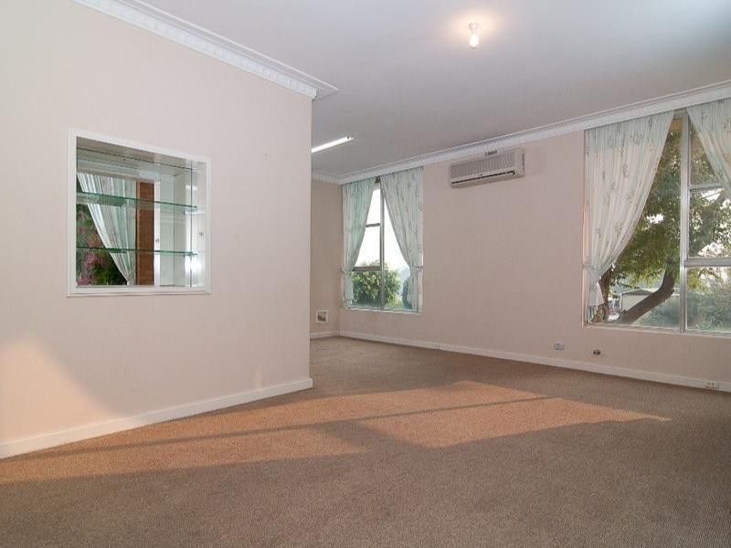 14 Russell Road, Greenmount WA 6056