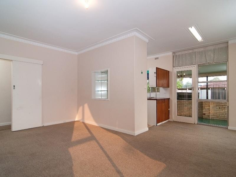 14 Russell Road, Greenmount WA 6056