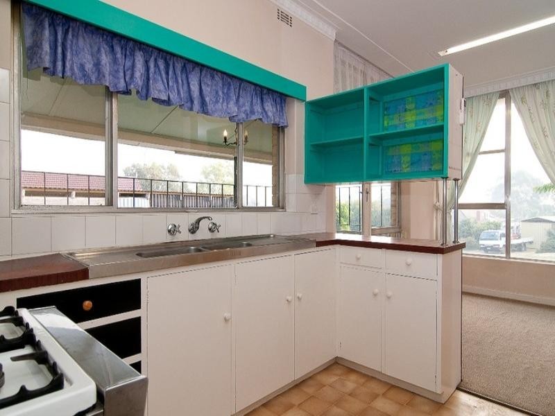 14 Russell Road, Greenmount WA 6056