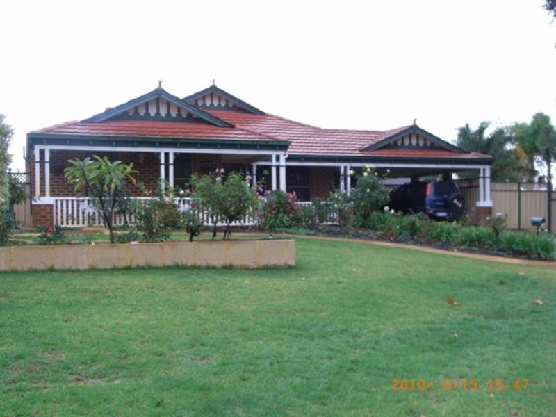 118 Lakeside Drive, Helena Valley WA 6056