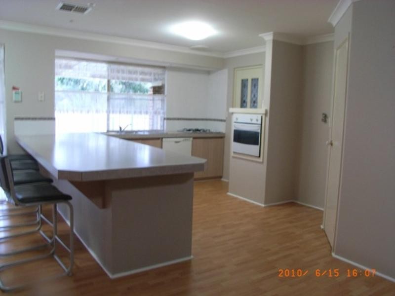 118 Lakeside Drive, Helena Valley WA 6056