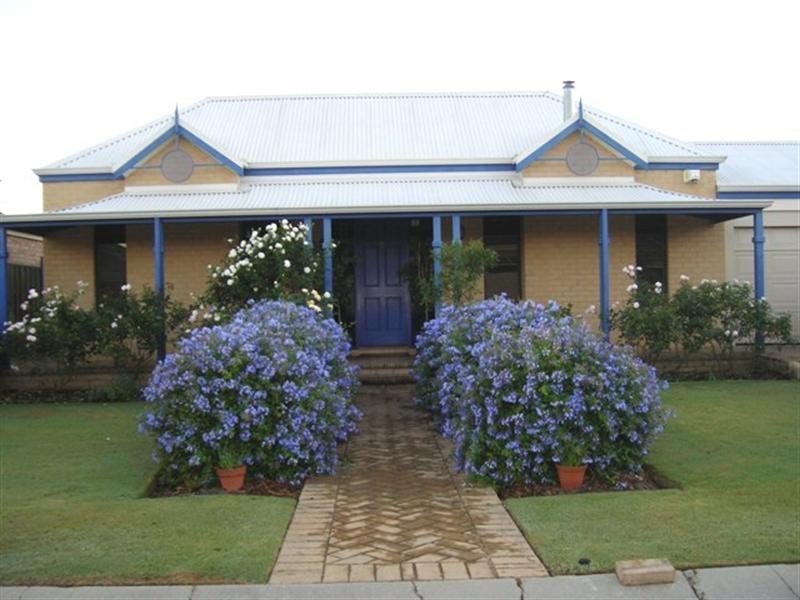 41 Riverbank Boulevard, South Guildford WA 6055