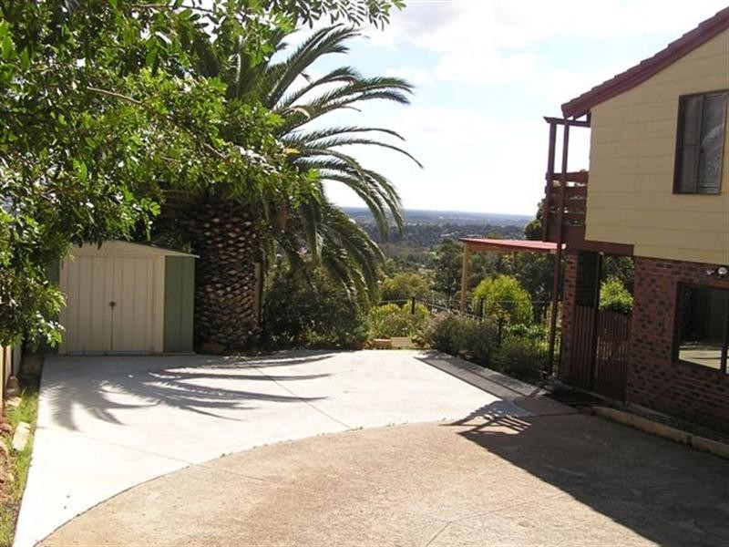 32 Grevillea Court, Swan View WA 6056