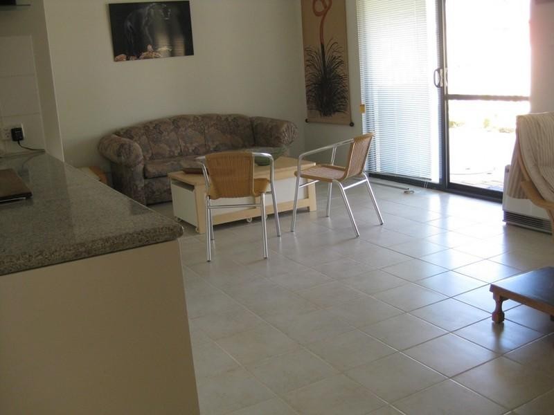 6/42 Holmesdale Road, Woodbridge WA 6056