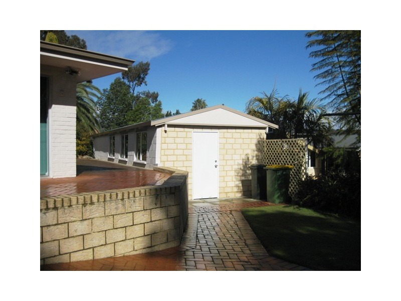 17 Leawood Crescent, Boya WA 6056