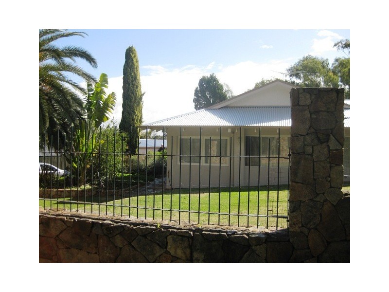 17 Leawood Crescent, Boya WA 6056