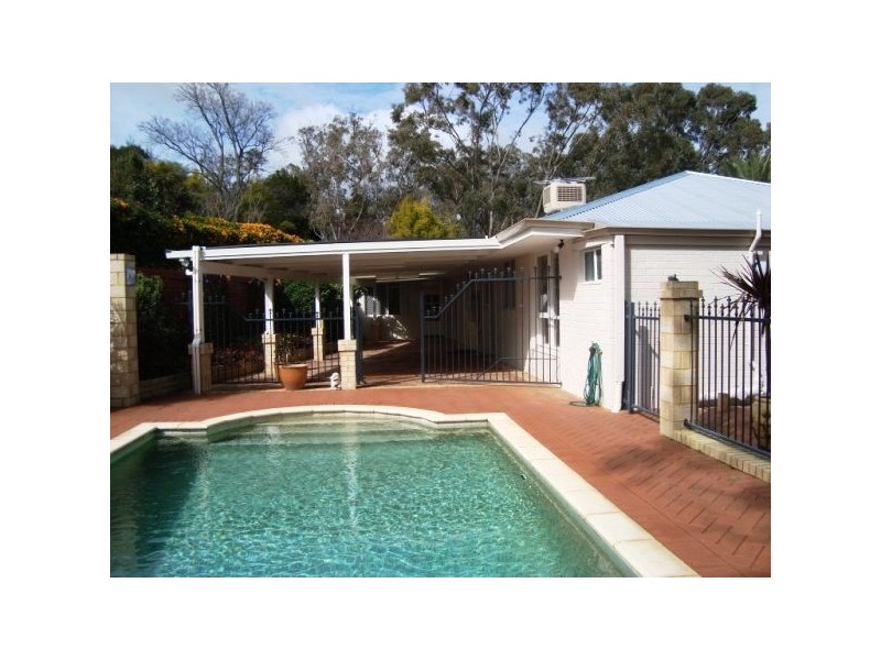 17 Leawood Crescent, Boya WA 6056