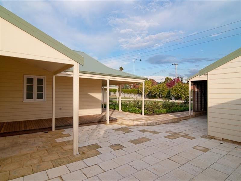 389 Morrison Road, Swan View WA 6056