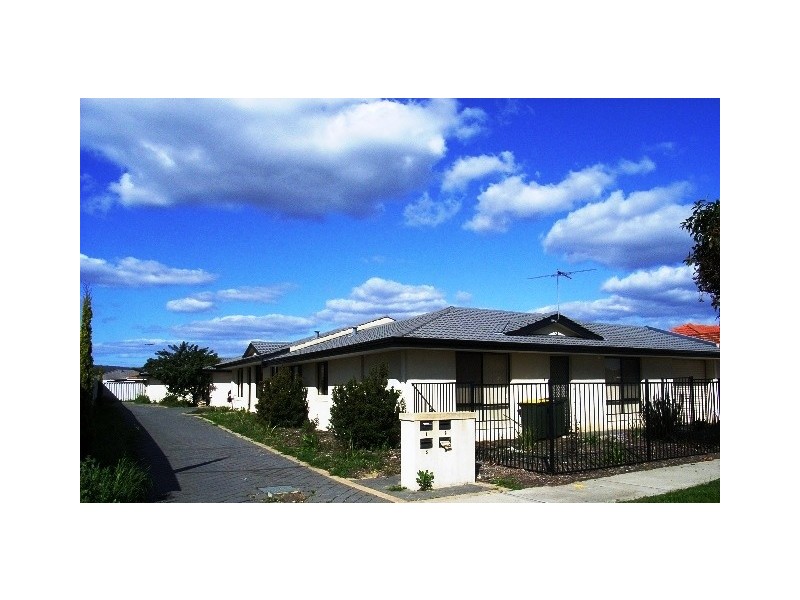 4/12 Mathoura Street, Midland WA 6056