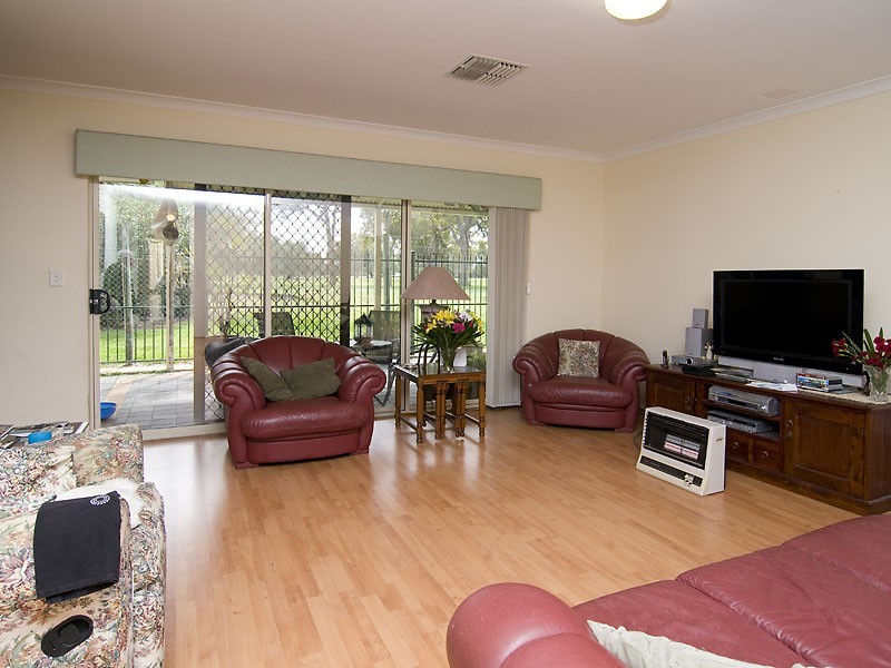 Unit 2, 22 Gentle Circle, South Guildford WA 6055