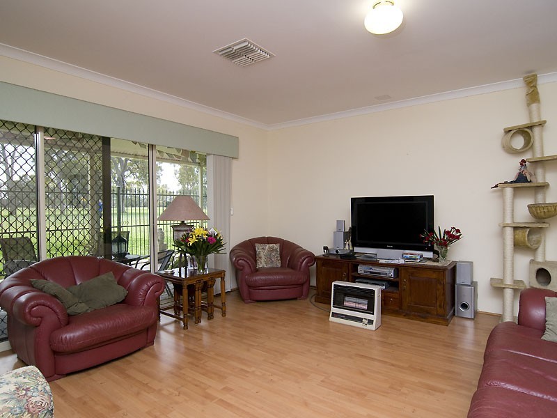 Unit 2, 22 Gentle Circle, South Guildford WA 6055