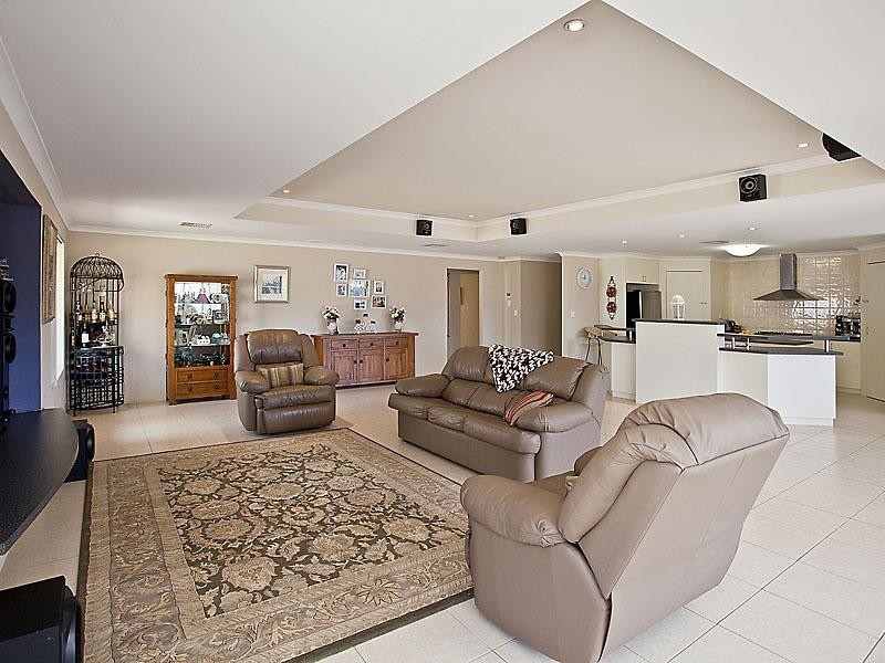 26 Dongara Circle, Jane Brook WA 6056