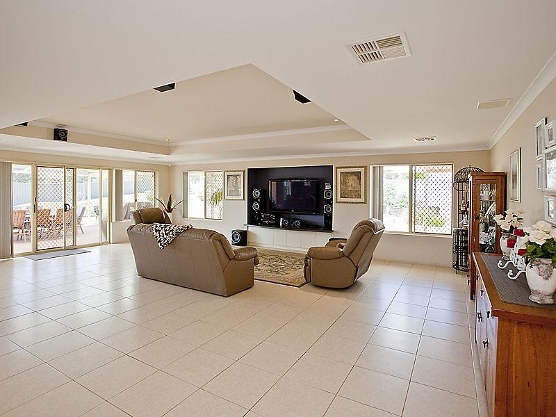 26 Dongara Circle, Jane Brook WA 6056