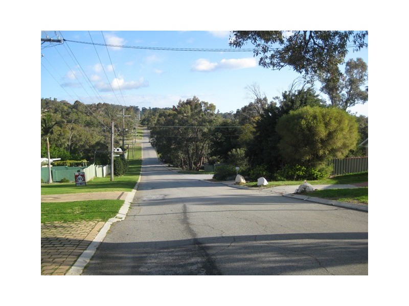 14 Stirling Close, Swan View WA 6056