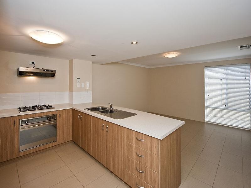 4, 12 Charles East Street, Midland WA 6056