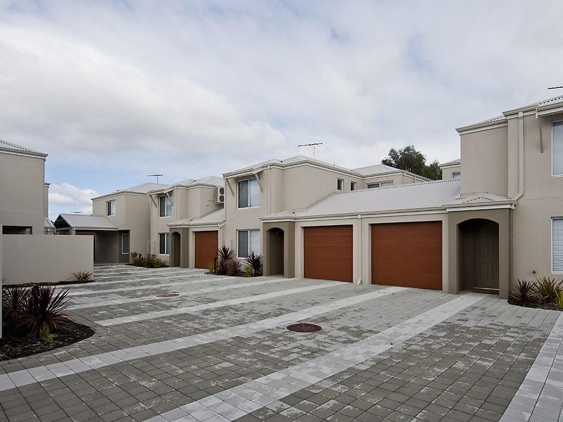 4, 12 Charles East Street, Midland WA 6056