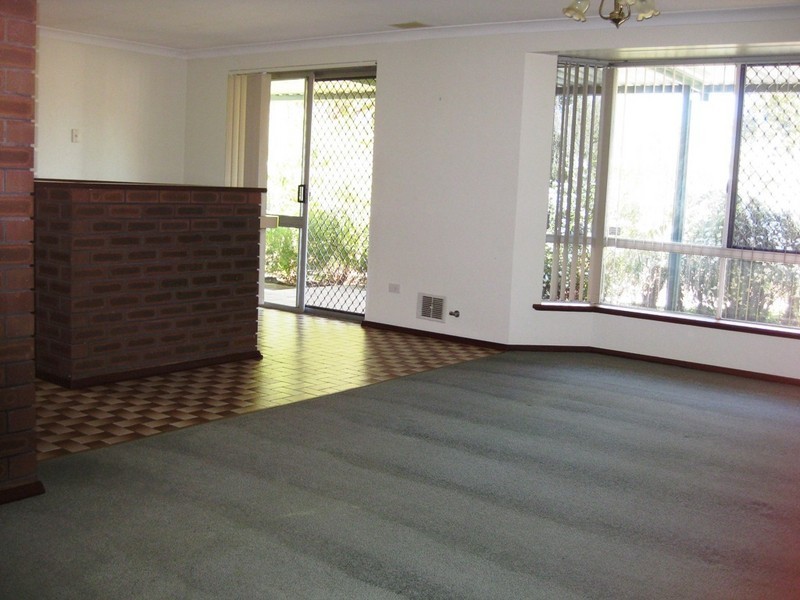 9 Dagmar Way, Swan View WA 6056