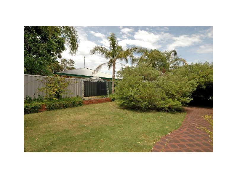 5 Burton Retreat, Stratton WA 6056