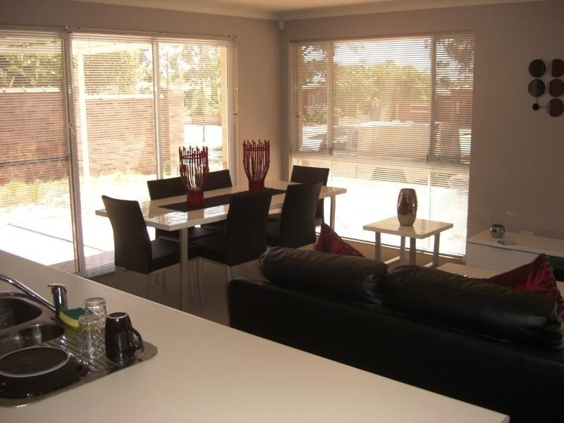 Unit 4, 282a Morley Drive East, Eden Hill WA 6054