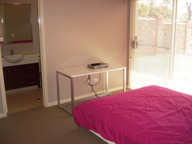 Unit 4, 282a Morley Drive East, Eden Hill WA 6054