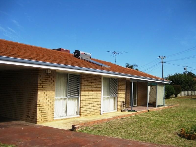 11 Fairfax Road, Swan View WA 6056