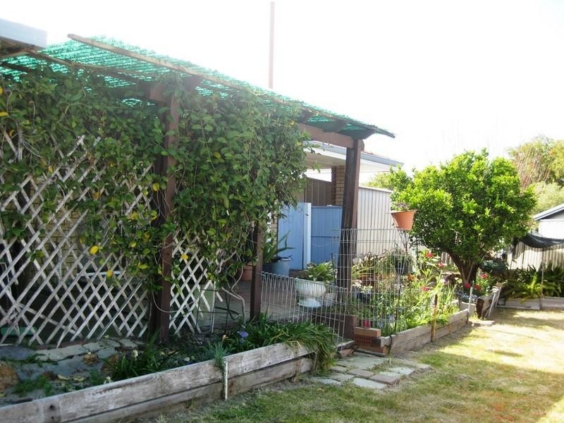 11 Fairfax Road, Swan View WA 6056