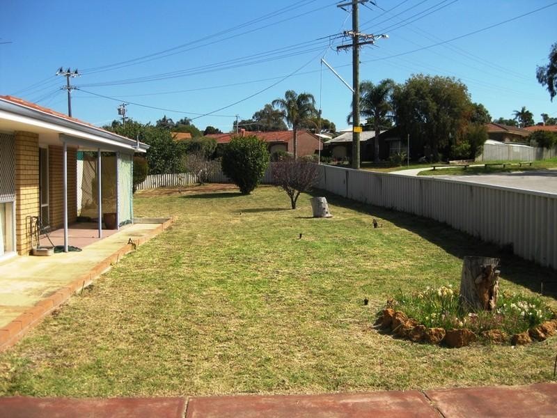 11 Fairfax Road, Swan View WA 6056