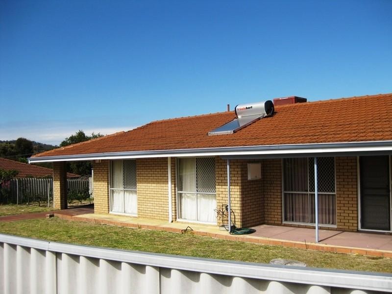 11 Fairfax Road, Swan View WA 6056