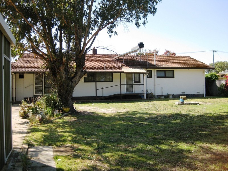 28 Glenwood Avenue, Helena Valley WA 6056