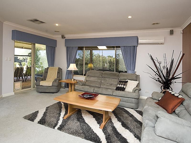 31 Fantail Crescent, Ellenbrook WA 6069