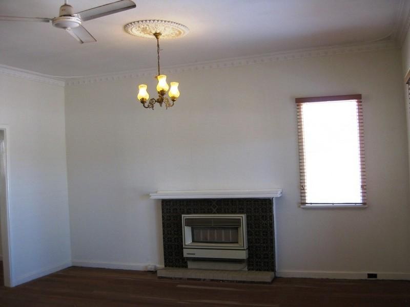 19 Salisbury Road, Midvale WA 6056