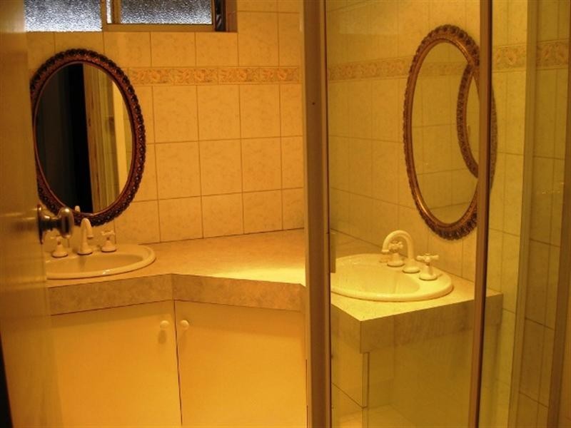 5 Buninyong Road, Greenmount WA 6056