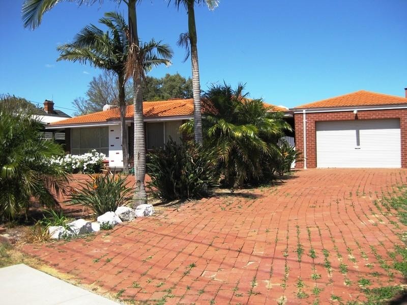 5 Buninyong Road, Greenmount WA 6056