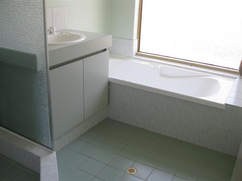 5 Mackie Place, Midvale WA 6056