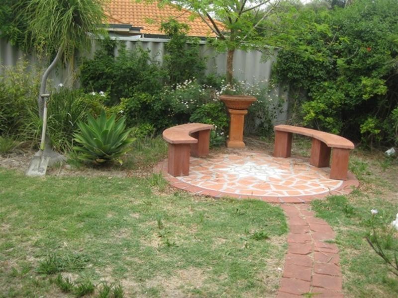 5 Mackie Place, Midvale WA 6056