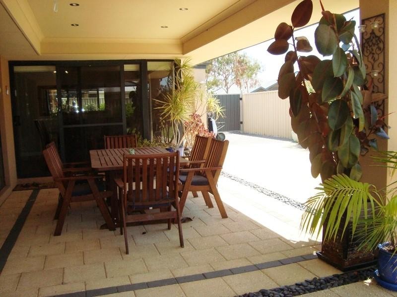 8 Chimera Terrace, Atwell WA 6164