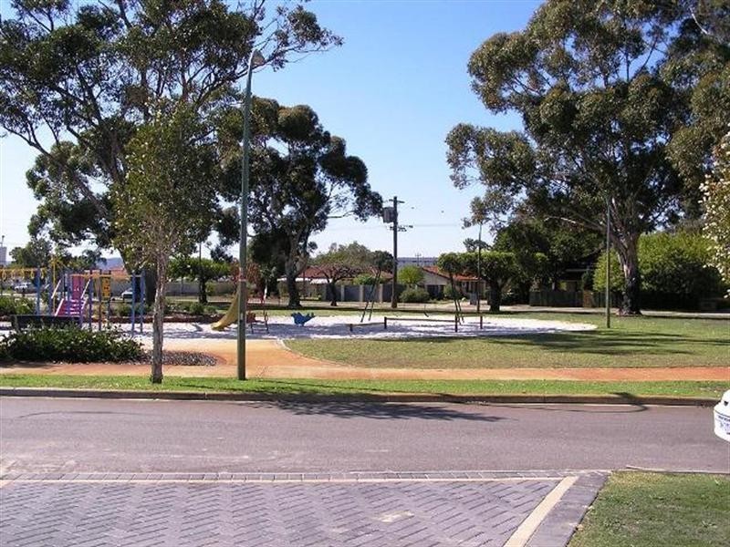 Unit 1, 10 Warnock Lane, Midland WA 6056