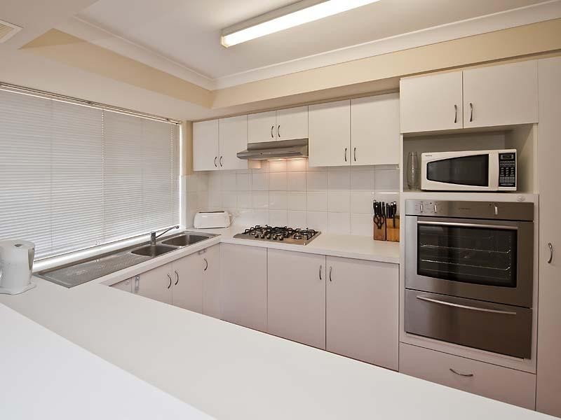 23 Lakefront Circle, The Vines WA 6069