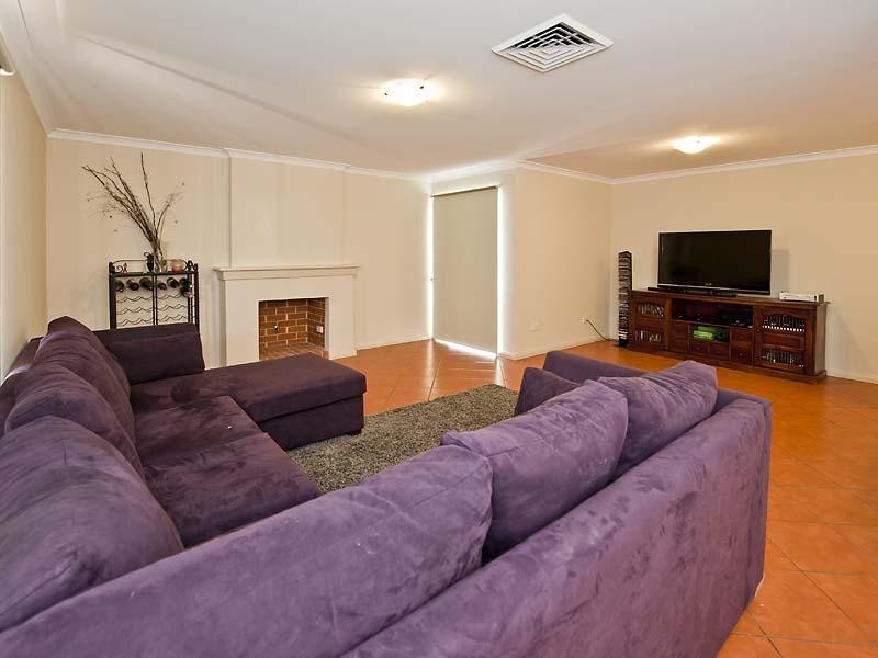 23 Lakefront Circle, The Vines WA 6069