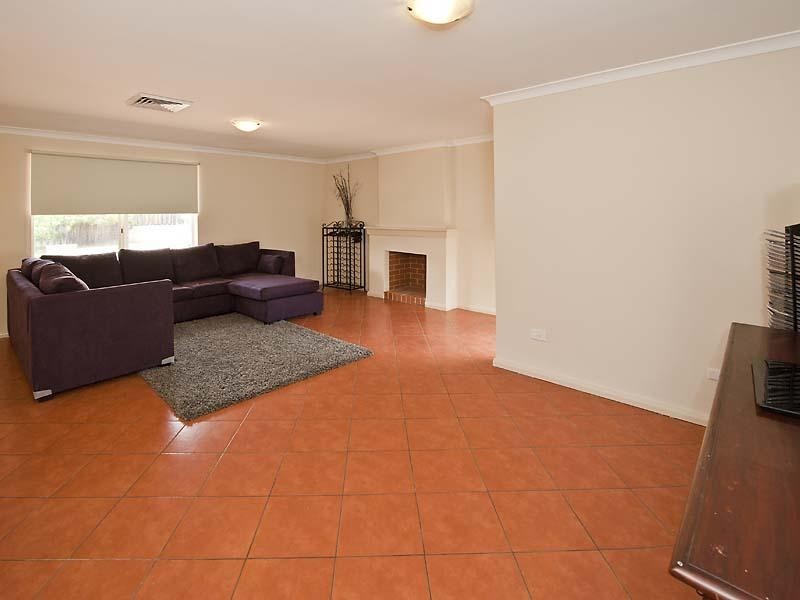 23 Lakefront Circle, The Vines WA 6069