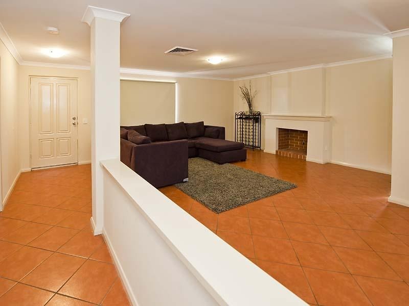 23 Lakefront Circle, The Vines WA 6069