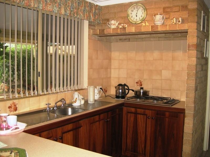 10 Damascus Drive, Greenmount WA 6056