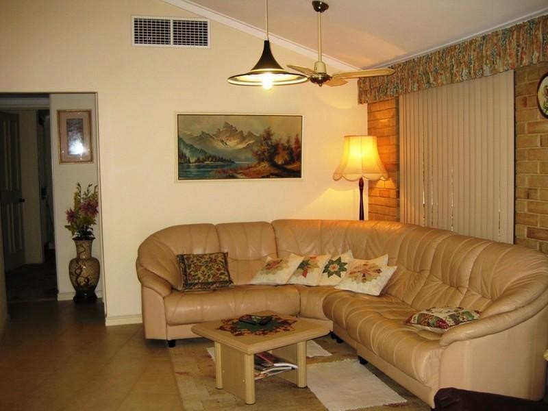 10 Damascus Drive, Greenmount WA 6056