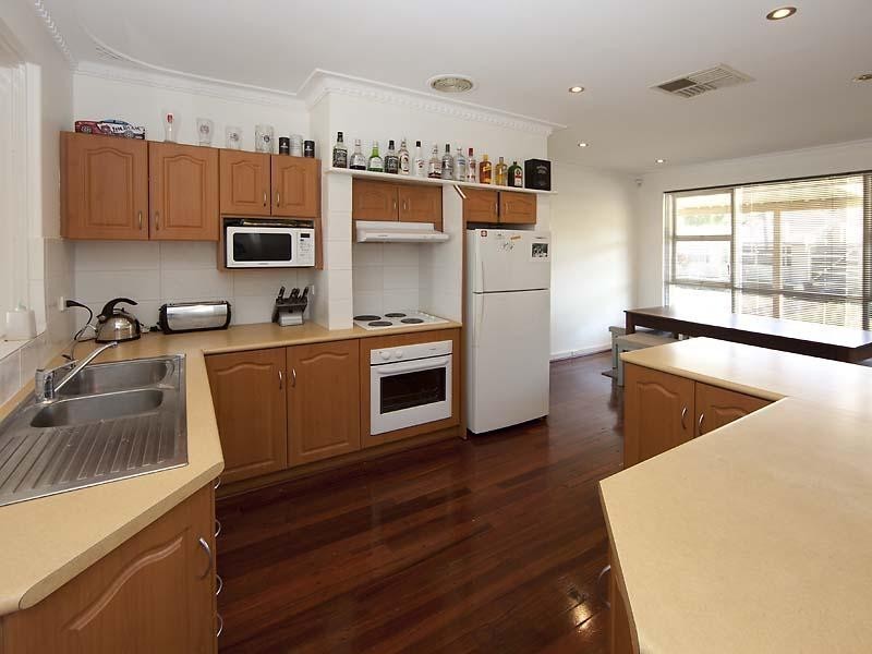 7 Cara Road, Greenmount WA 6056