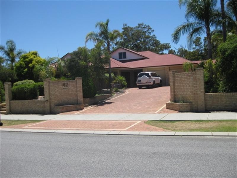 42 Riverdale Road, Helena Valley WA 6056