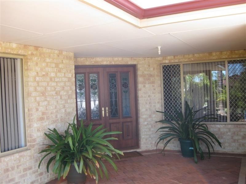 42 Riverdale Road, Helena Valley WA 6056