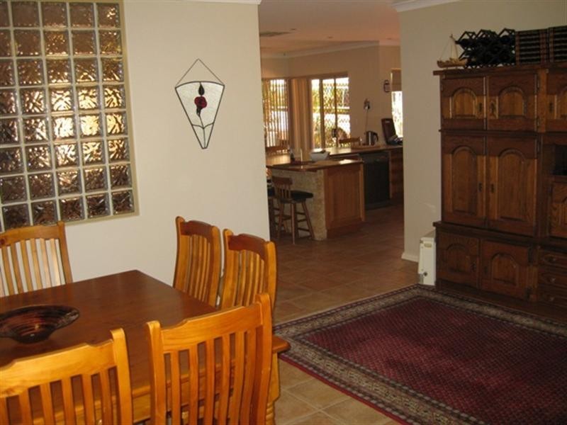 42 Riverdale Road, Helena Valley WA 6056