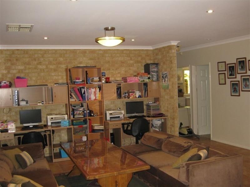 42 Riverdale Road, Helena Valley WA 6056